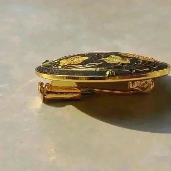 Vintage Damascene  brooches gold tone with black background gold flower and bird - Picture 7 of 17